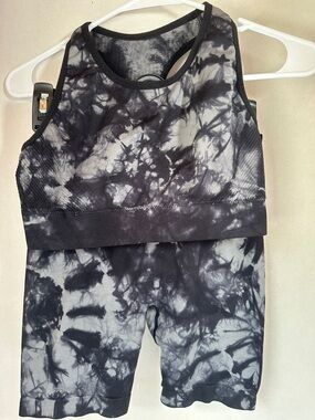 Maxxim black and gray tie dye 2 piece athletic set size medium